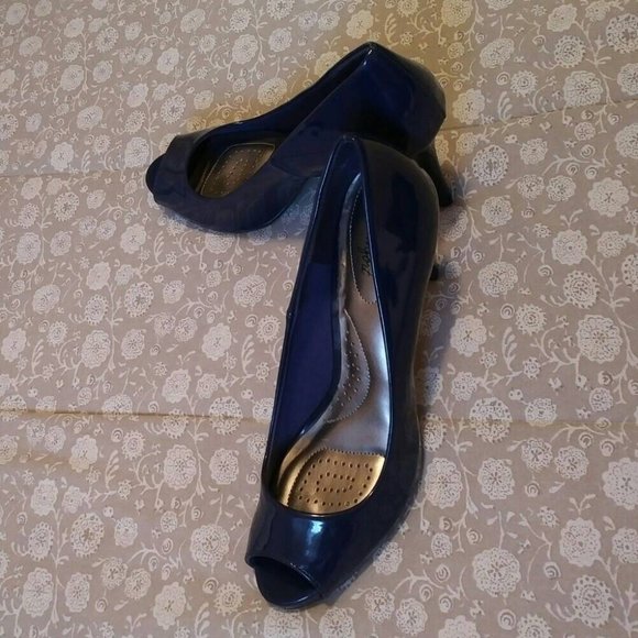 Ladies Midnight Blue Patent Peep-Toe Pumps, Dex-Flex, Size 8 - Picture 2 of 8